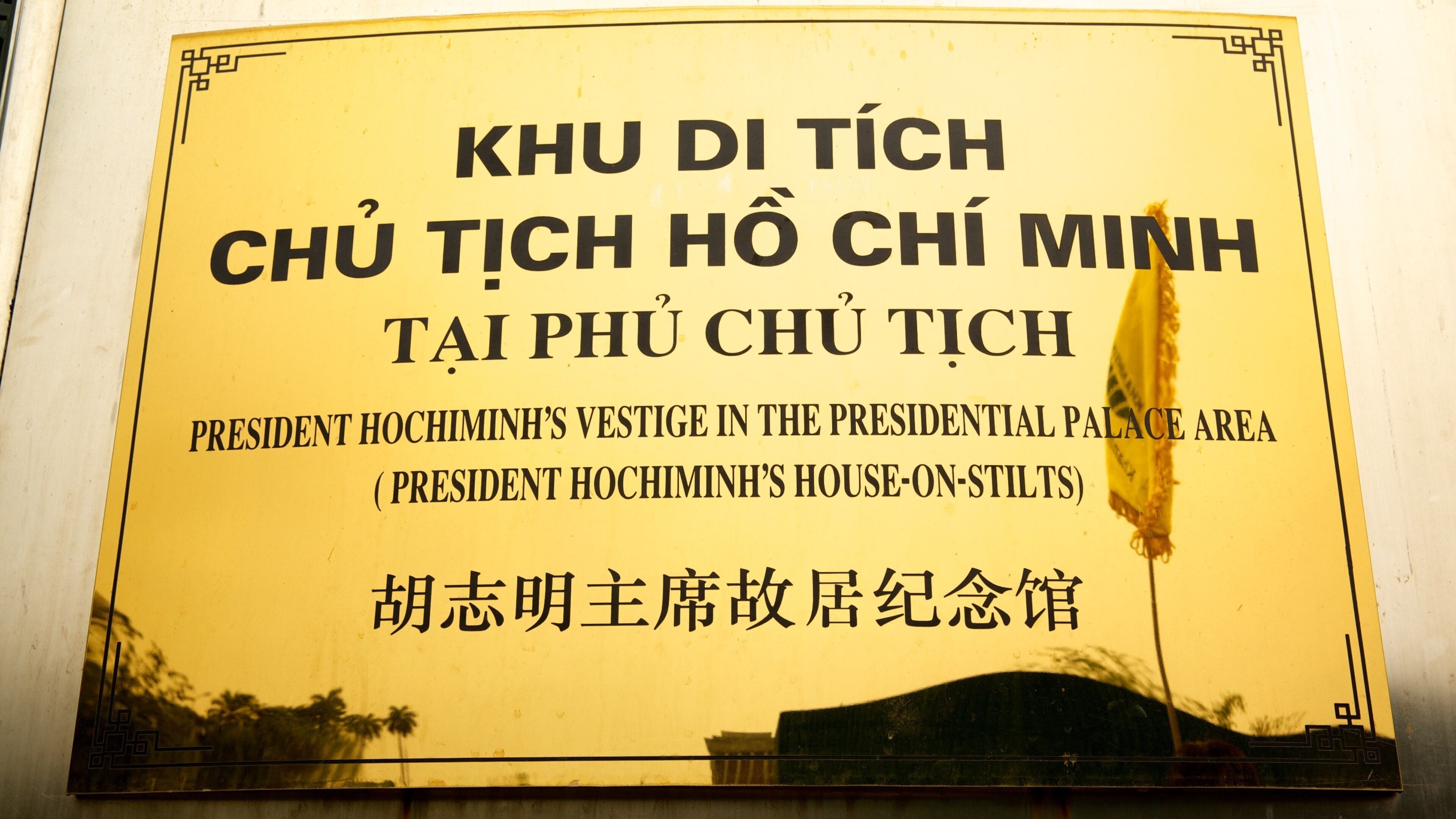 Ho Chi Minh Mausoleum which includes signage and a memorial