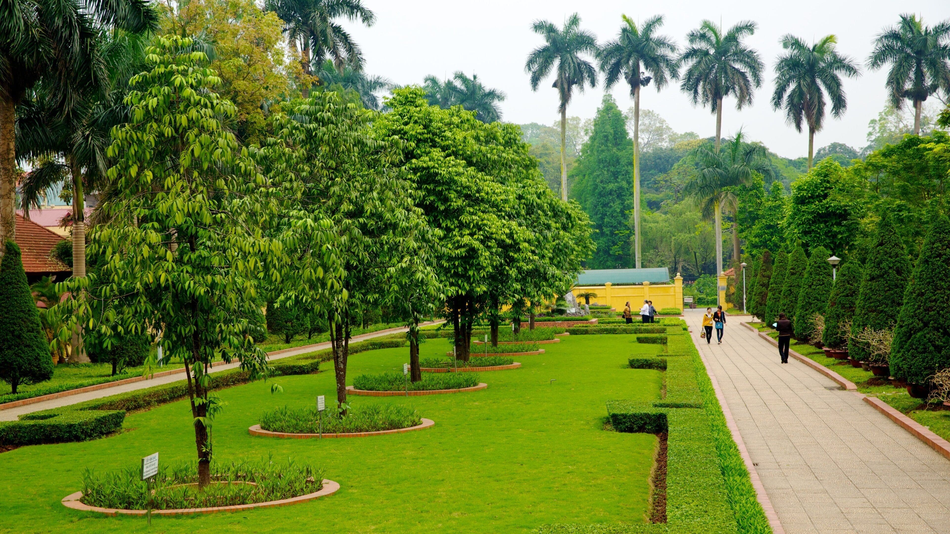 Ho Chi Minh-museum inclusief een tuin