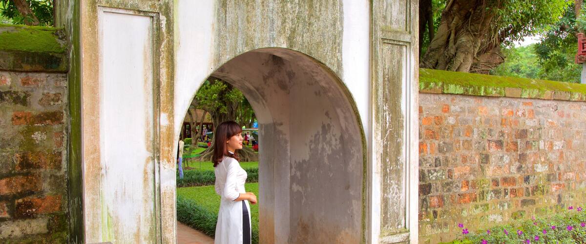 วิหารวรรณกรรม เนื้อเรื่องที่ วัดหรือสถานที่เคารพบูชา ตลอดจน ผู้หญิง