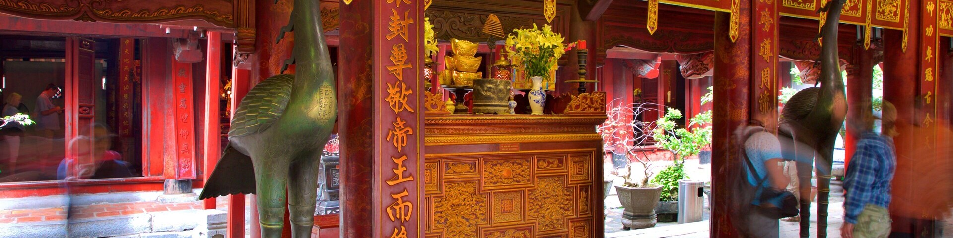 Temple of Literature showing interior views, religious aspects and a temple or place of worship