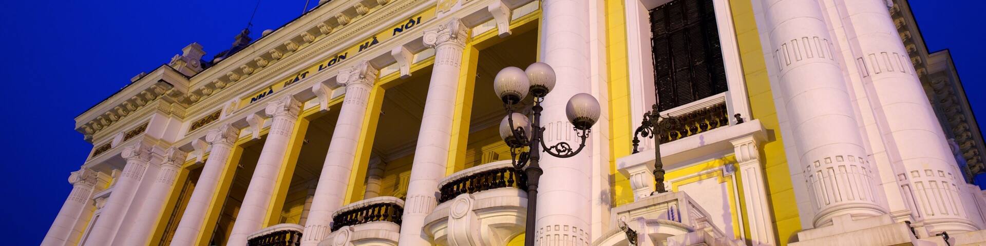 Hanoi-operahuset som omfatter historiske bygningsværker og teaterliv