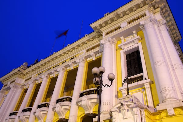 Hanoi-operahuset som omfatter historiske bygningsværker og teaterliv