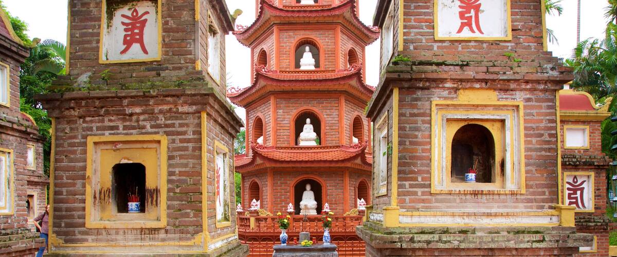 Pagode Trấn Quốc mettant en vedette éléments religieux et temple ou lieu de culte