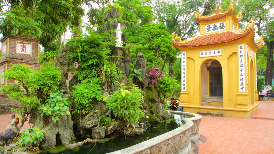 Tran Quoc Pagoda showing a garden, a temple or place of worship and a fountain