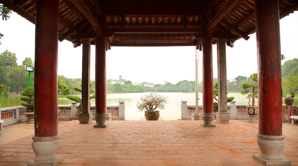 Ngoc Son Temple showing a temple or place of worship