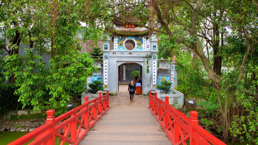Ngoc Son Temple showing a bridge as well as an individual female