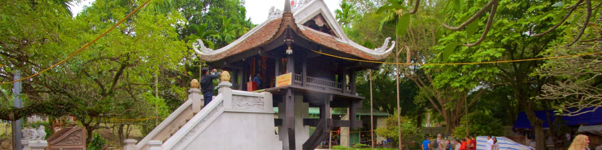 One Pillar Pagoda which includes a garden and a pond