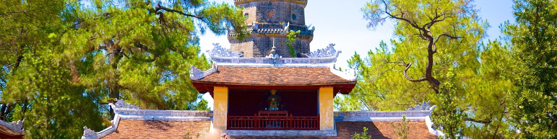 Thien Mu Pagoda showing a temple or place of worship