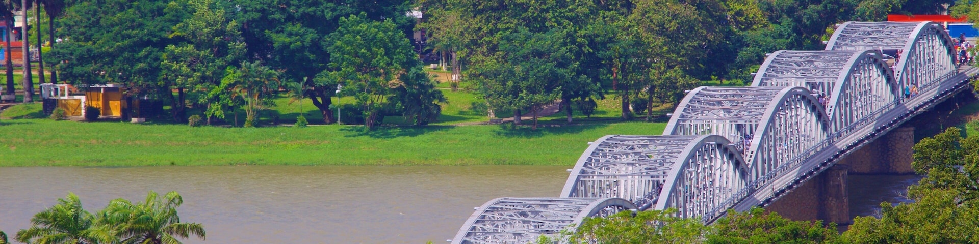 Ponte de Truongtien que inclui uma ponte