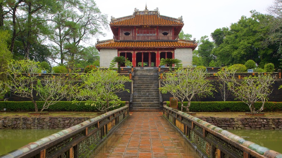 Huế mostrando un templo o sitio de culto y arquitectura patrimonial
