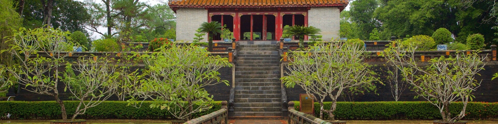 Huế mostrando un templo o sitio de culto y arquitectura patrimonial