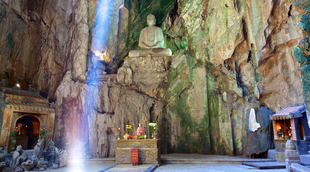 Marble Mountains showing religious elements and heritage architecture