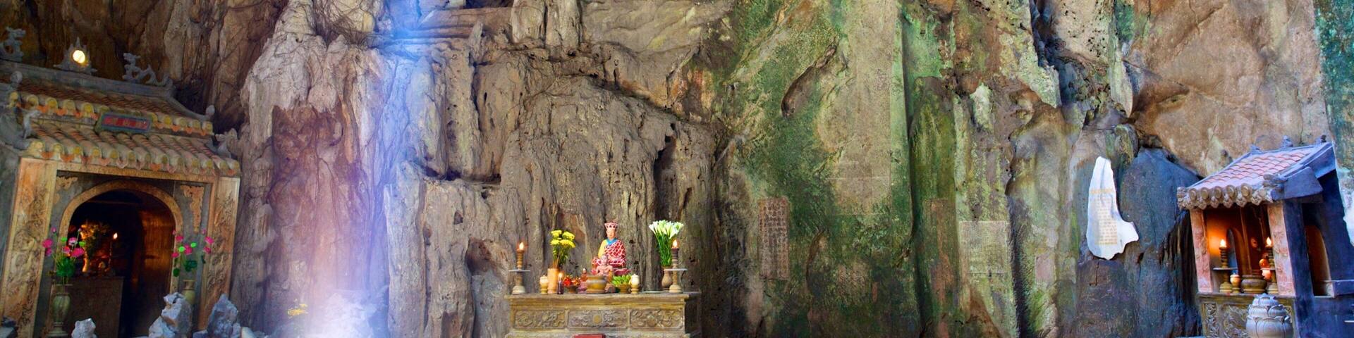 Marble Mountains showing religious elements and heritage architecture