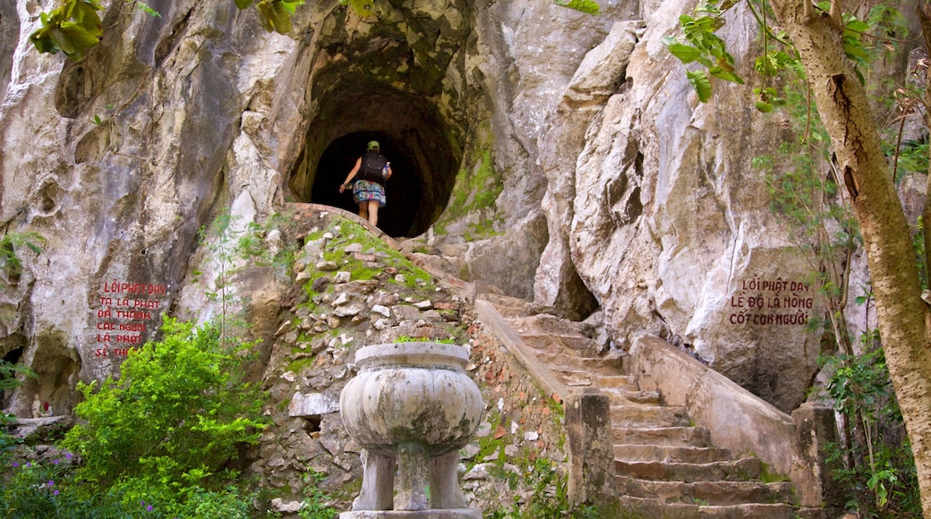 Marble Mountains showing caves