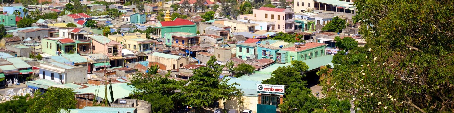 Da Nang showing a city, landscape views and mountains