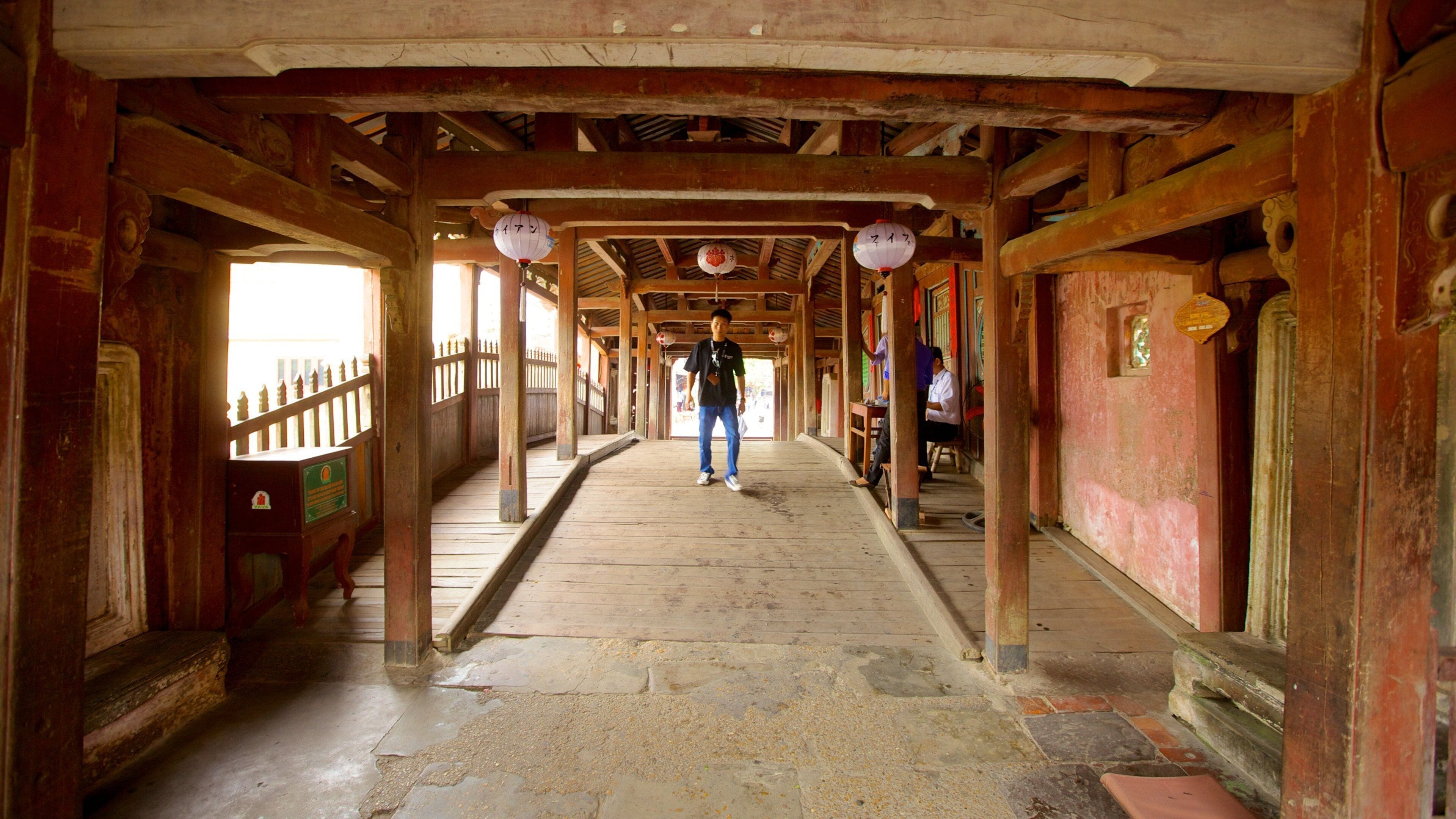 Chua Cau which includes interior views, heritage architecture and a bridge