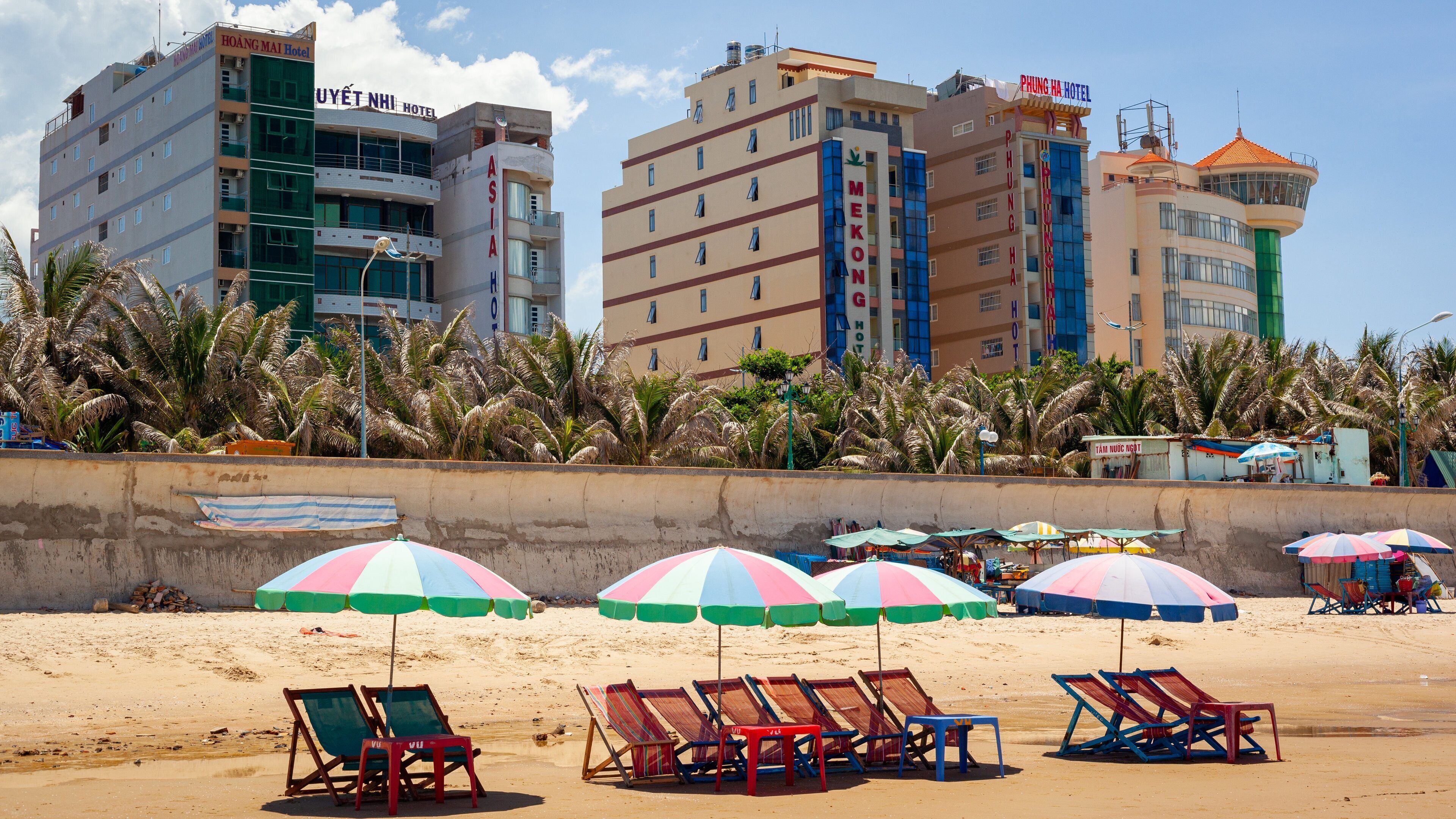 Back Beach showing a beach, general coastal views and a coastal town
