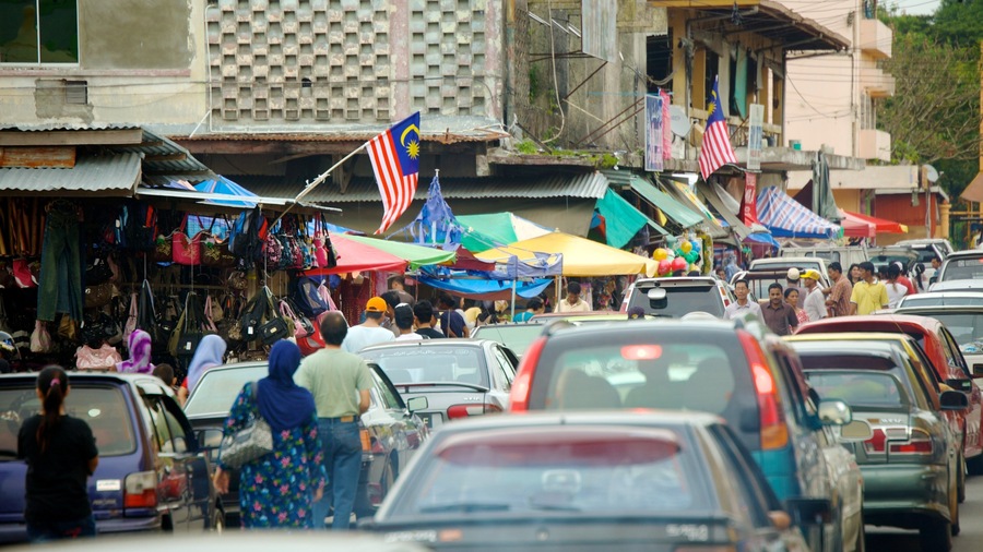 Tun Sakaran Marine Park showing street scenes and a city