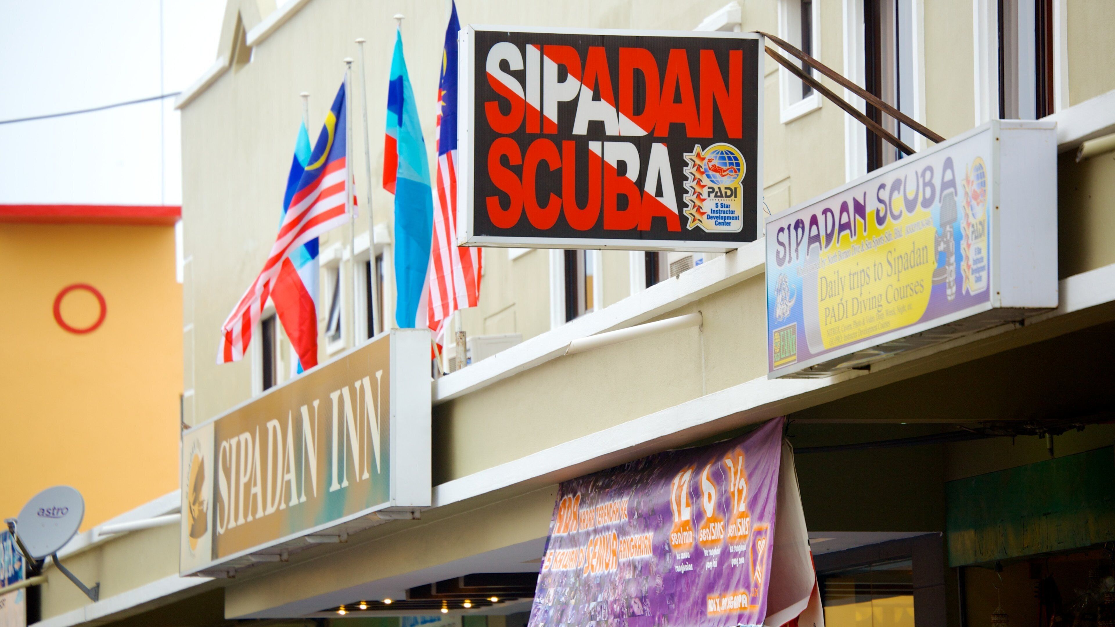 トュン サカラン海洋公園 フィーチャー 標識 と 都市