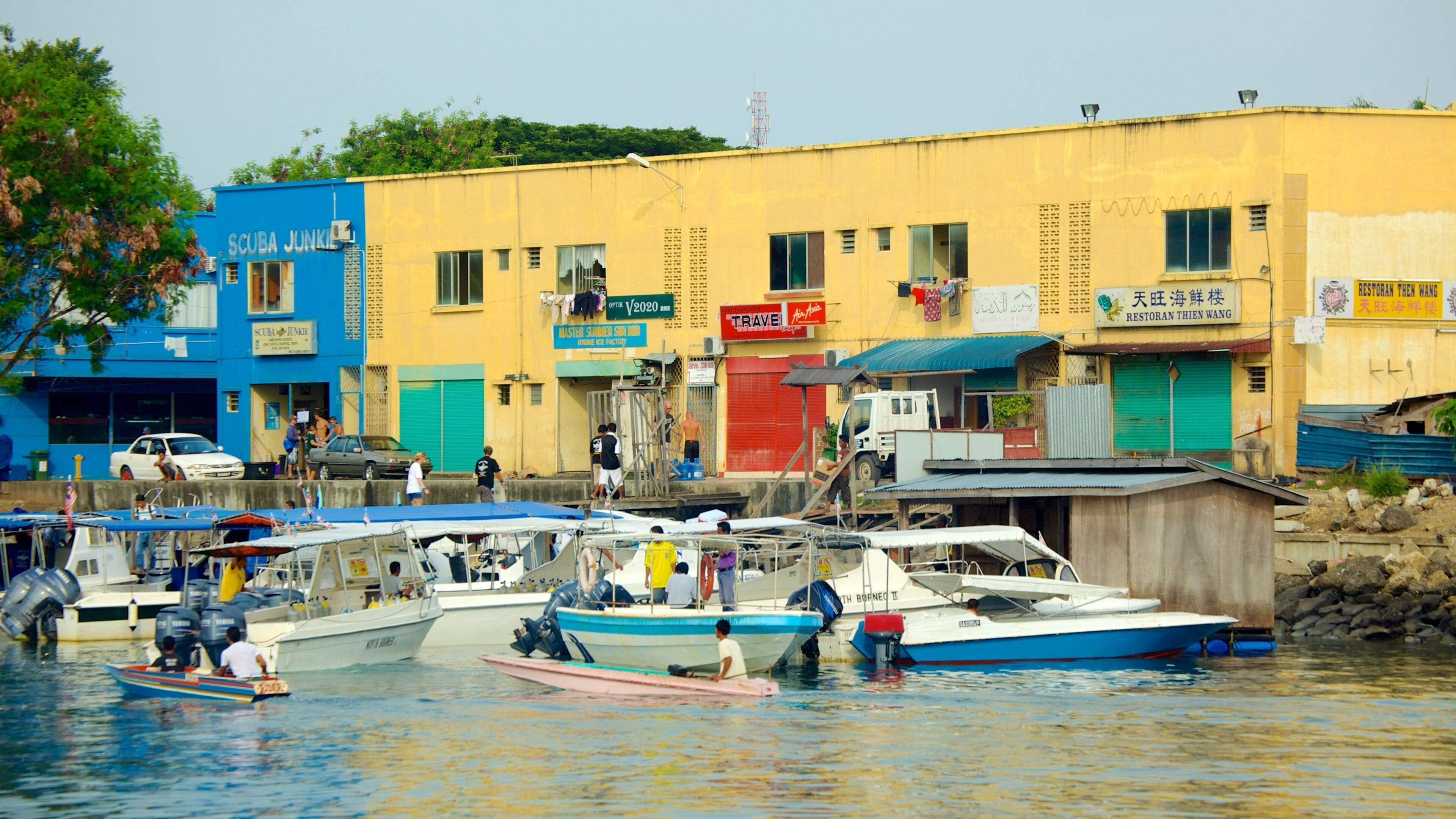 Tun Sakaran Marine Park featuring a coastal town and boating