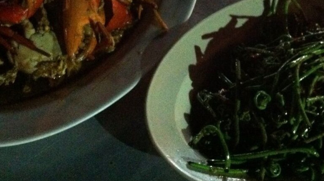 Seafood galore. Many stalls here so choose the one you are comfortable with. Try local vegetables like midin and pucuk manis.