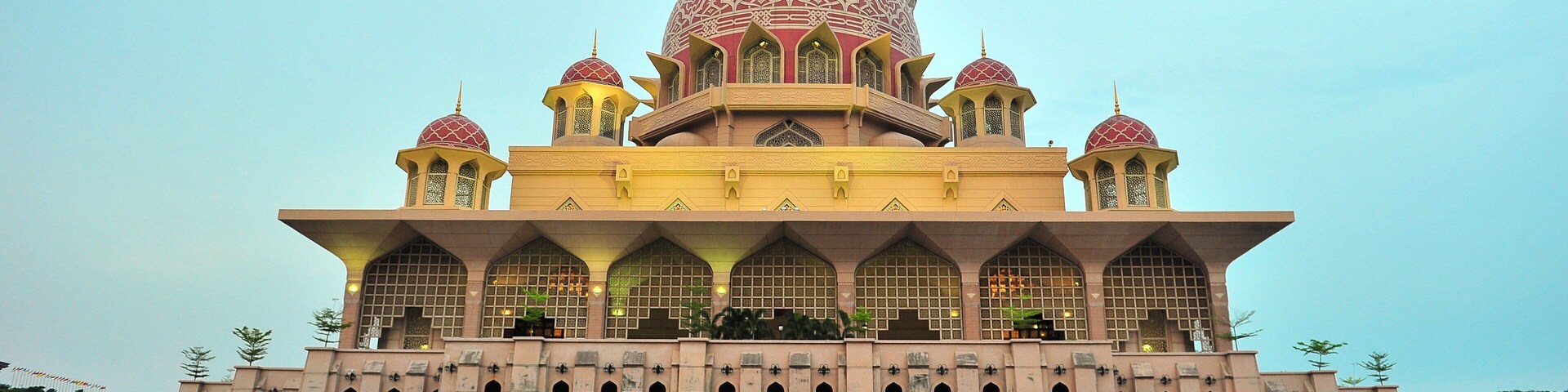 Putra Mosque showing a mosque and heritage architecture