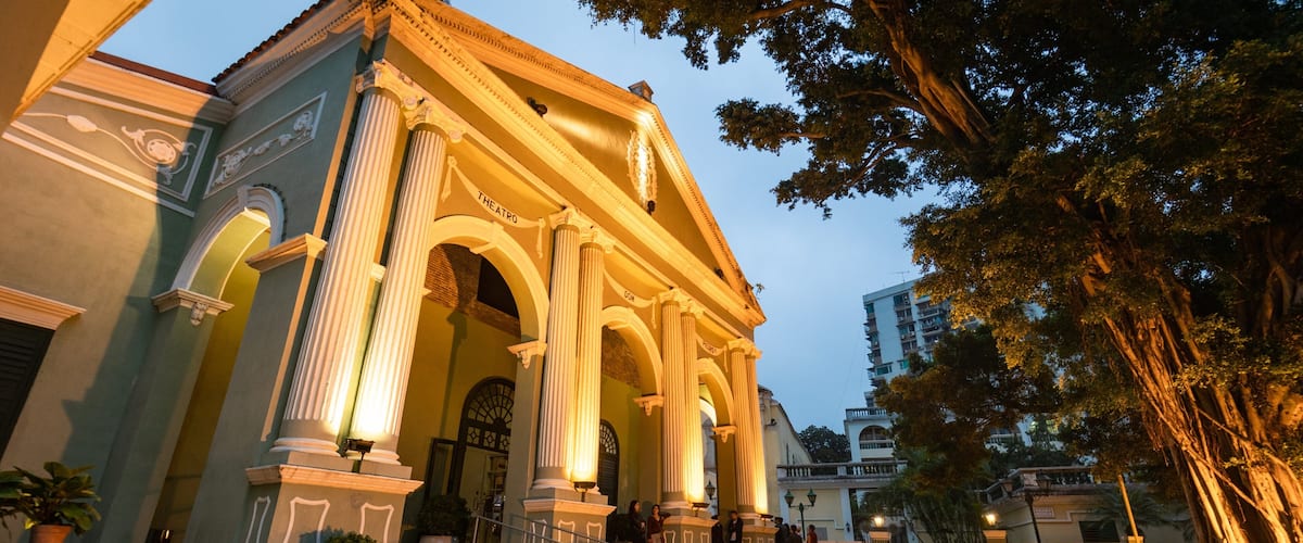A classical theater with columns and a grand entrance.