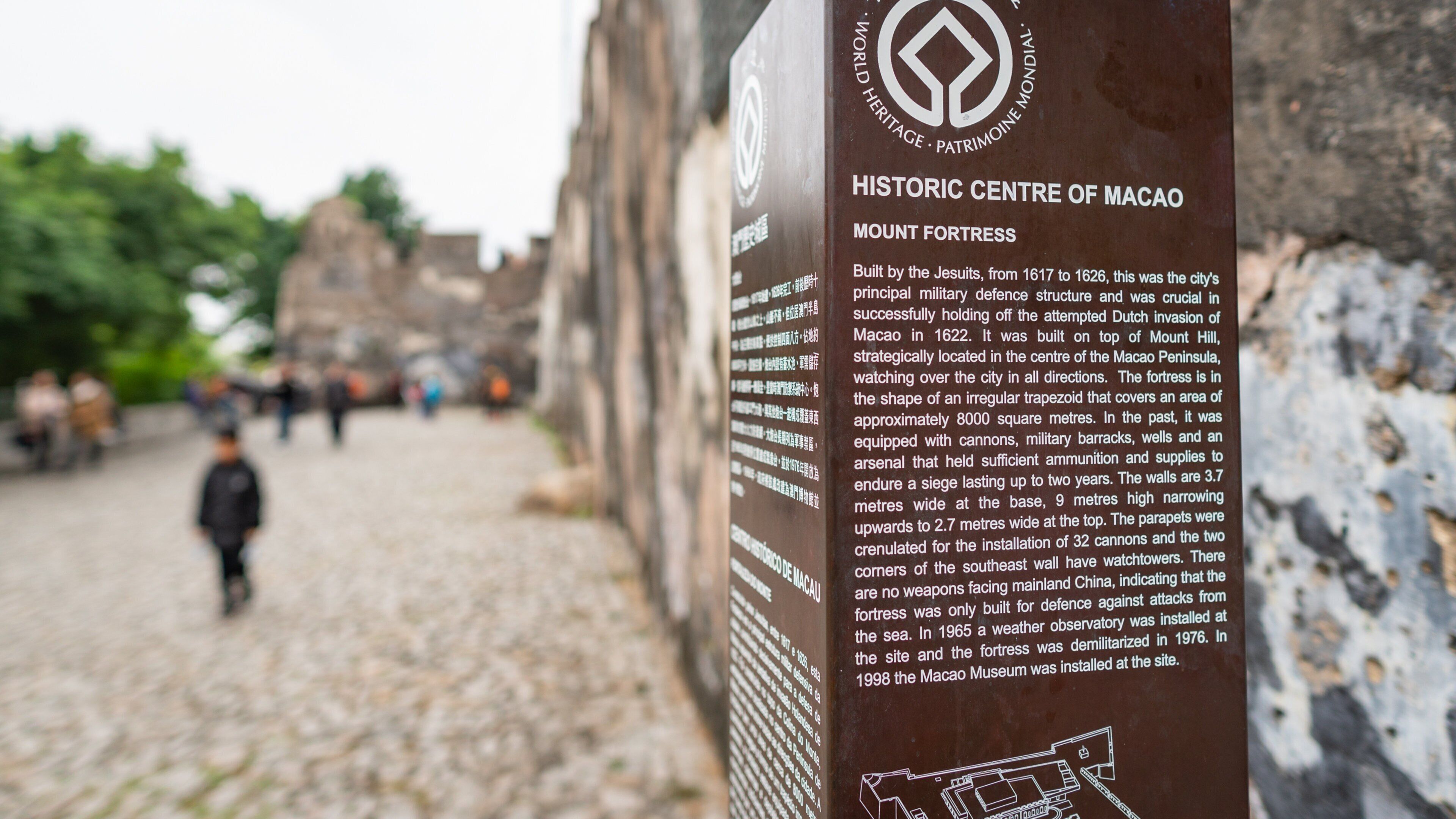 Barra Fort which includes signage