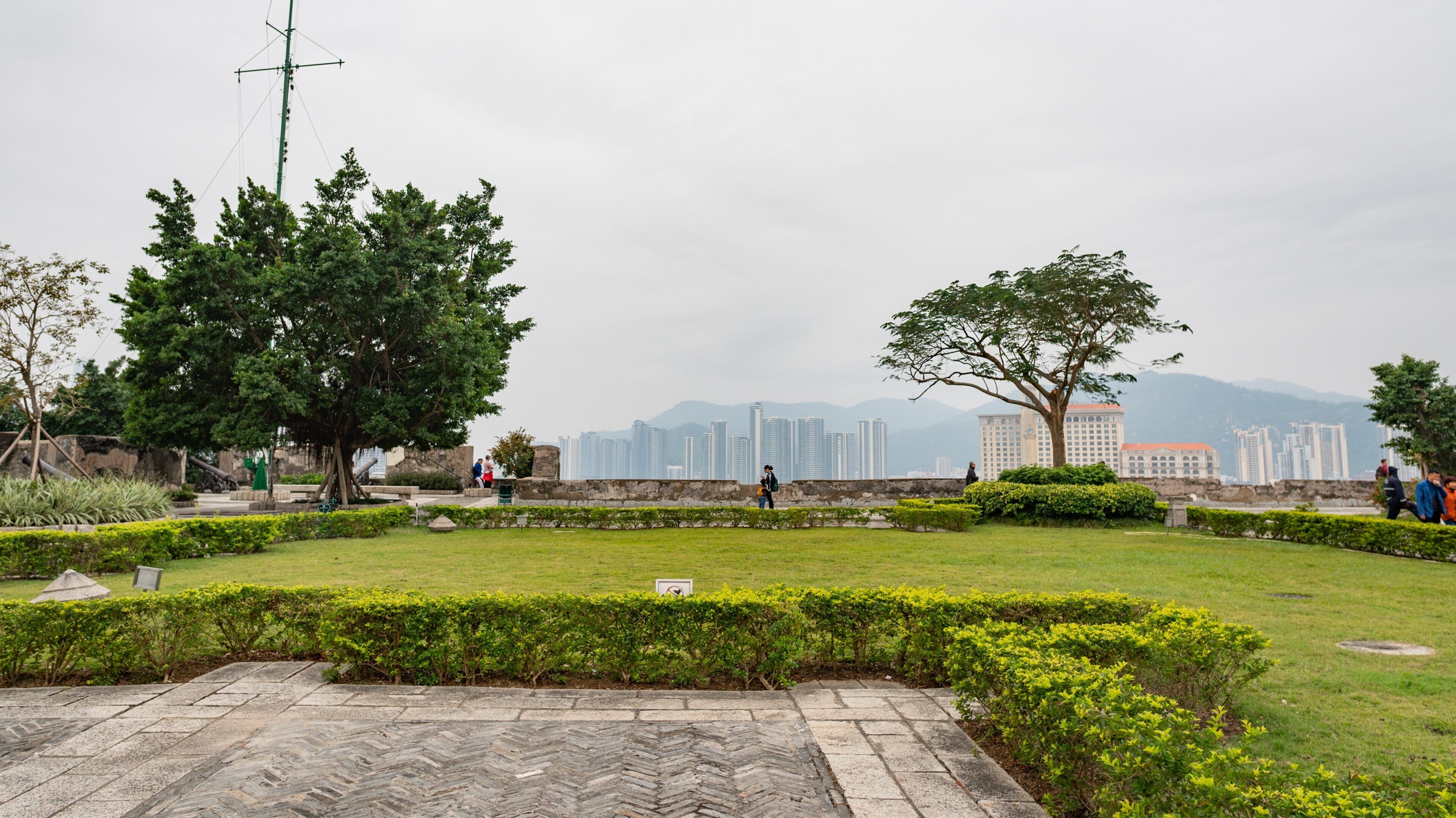 Barra Fort showing a park