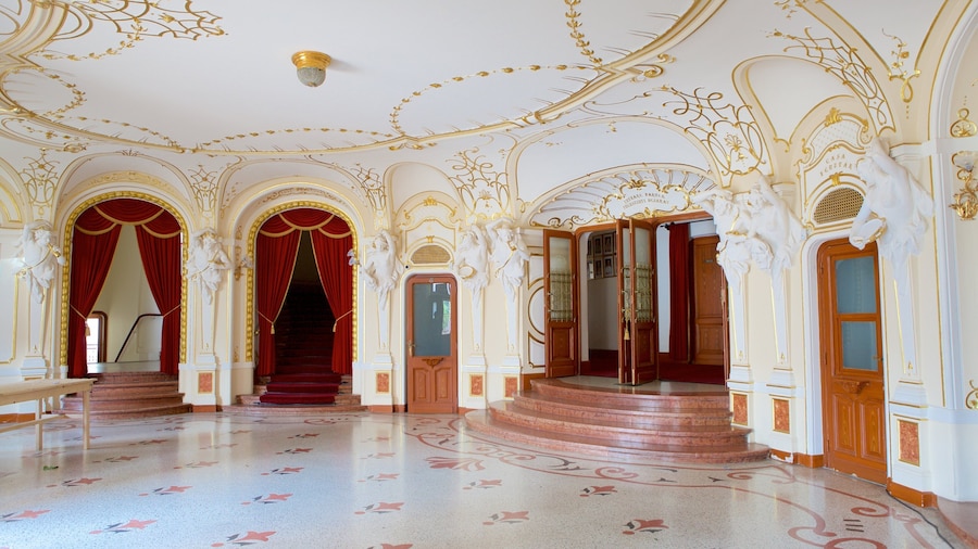 Staatstheater toont theaters, historische architectuur en interieur