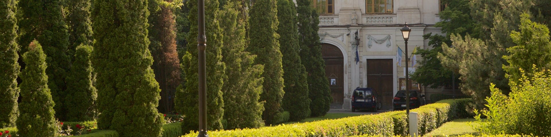 Baroque Palace featuring a garden, heritage architecture and a castle