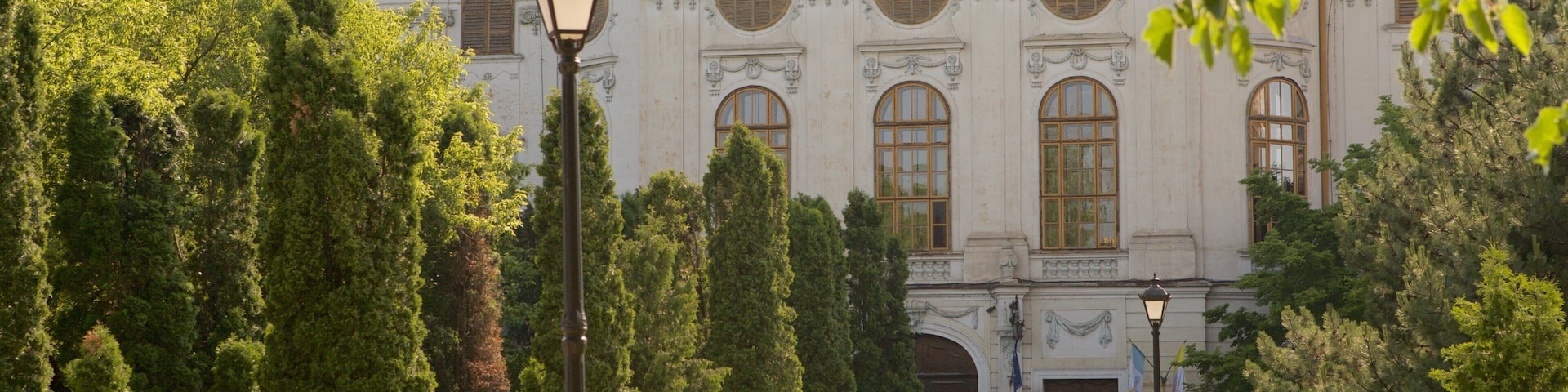Baroque Palace featuring a garden, heritage architecture and a castle