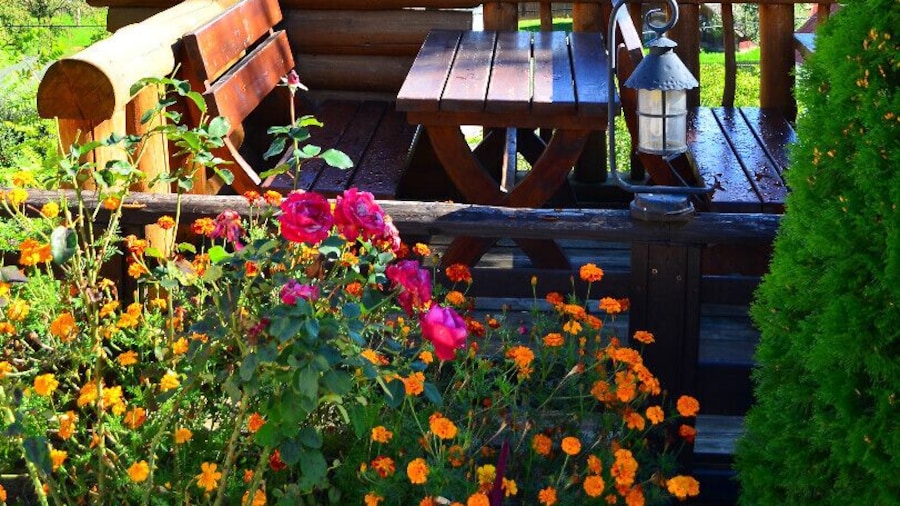 Popasul Domnesc Guesthouse in the heart of Bucovina, steps away from the most iconic of the monasteries - Voronet #colorful