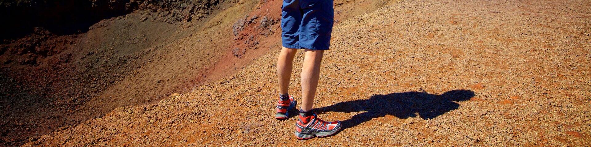 Piton de la Fournaise qui includes scĂšnes tranquilles aussi bien que homme