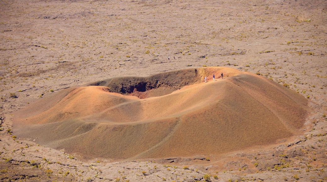 Piton de la Fournaise showing tranquil scenes