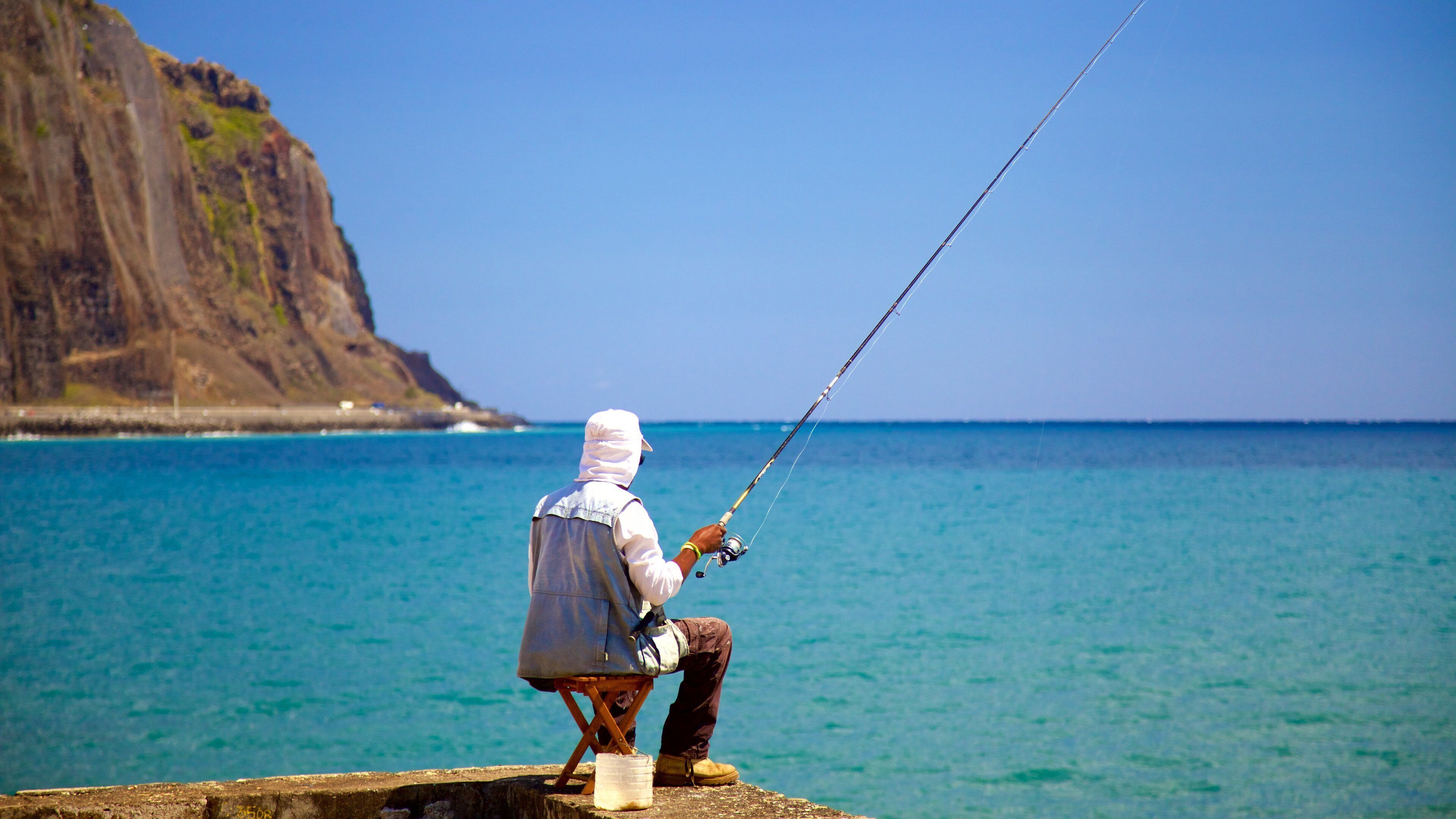 เรอูนียง เนื้อเรื่องที่ ตกปลา และ ชายฝั่งทะเล ตลอดจน ผู้ชาย