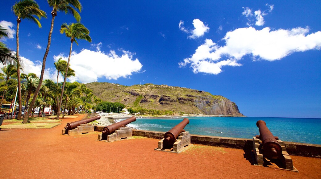 Reunion presenterar kustutsikter, historiska element och millitärobjekt