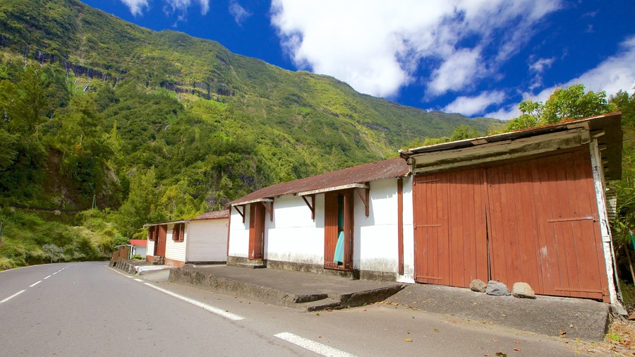 Le Voile de la Mariee featuring mountains and a small town or village