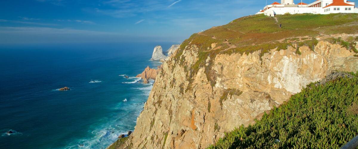 Cabo de la Roca mostrando un faro, costa rocosa y vistas generales de la costa