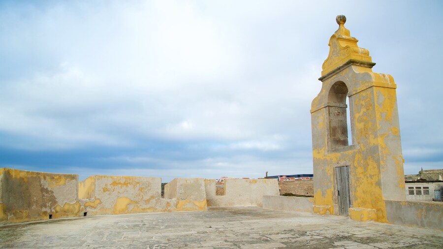 Fortaleza featuring heritage elements