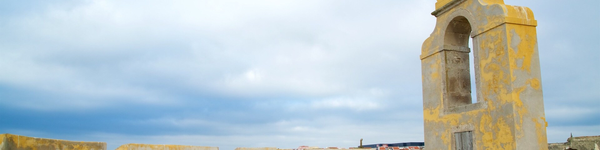 Fortaleza featuring heritage elements