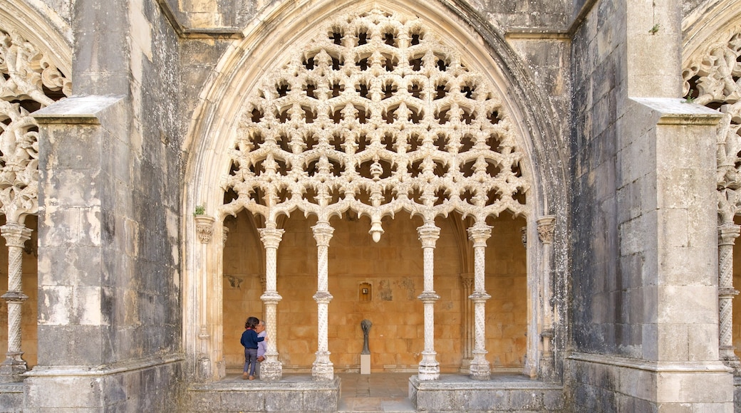 Batalha Monastery showing heritage elements
