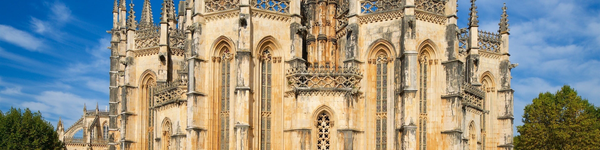 Mosteiro da Batalha caracterizando arquitetura de patrimônio e uma igreja ou catedral