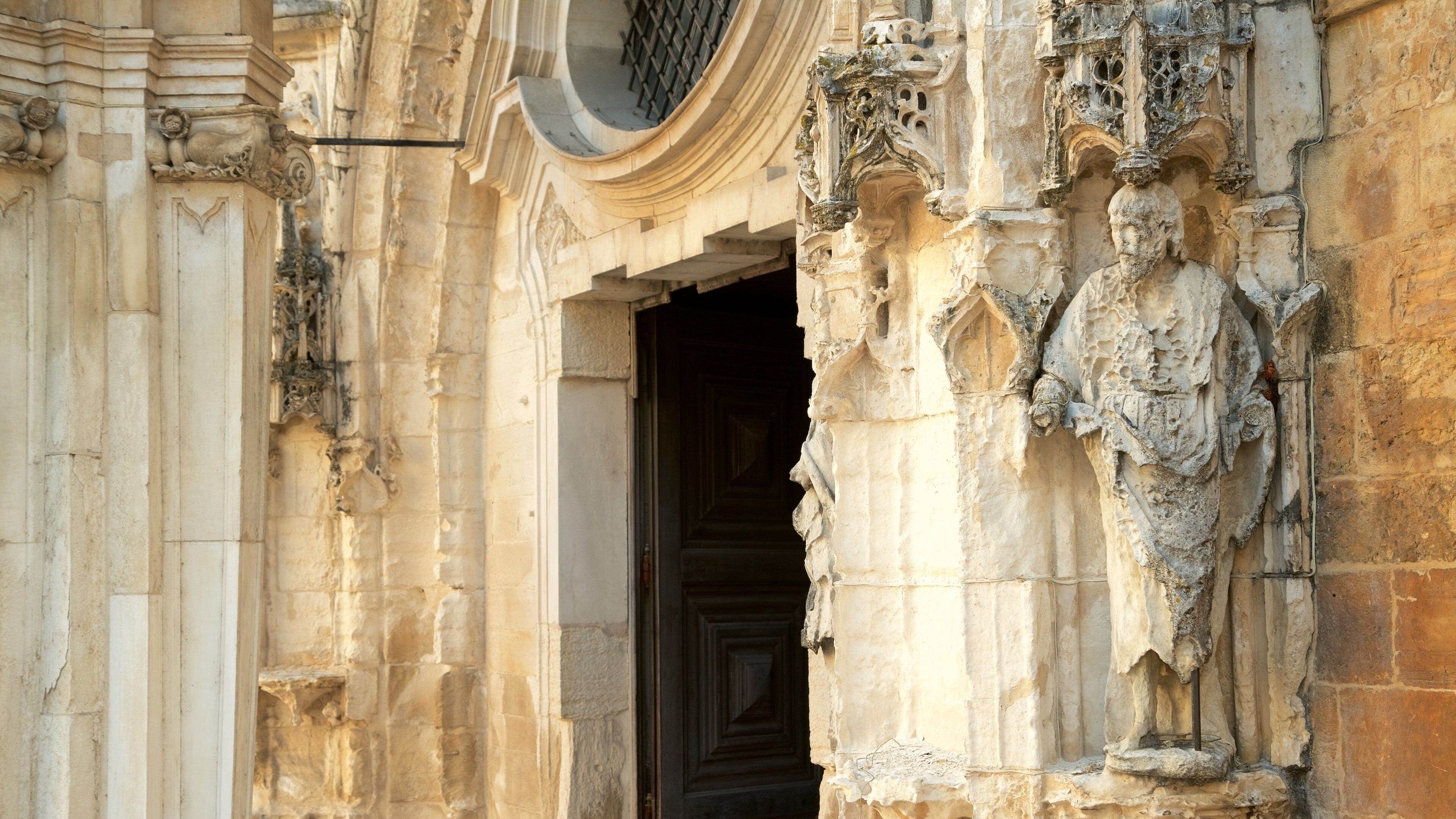 Santa Cruz Church showing heritage elements