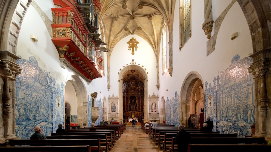 Santa Cruz Church which includes a church or cathedral, interior views and heritage elements