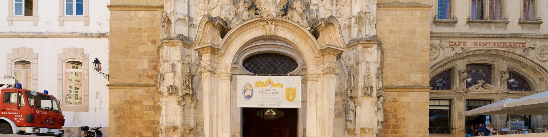 Santa Cruz Church which includes heritage elements and a church or cathedral