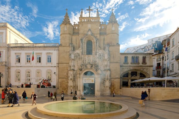 Santa Cruz Church featuring a square or plaza, heritage architecture and a church or cathedral