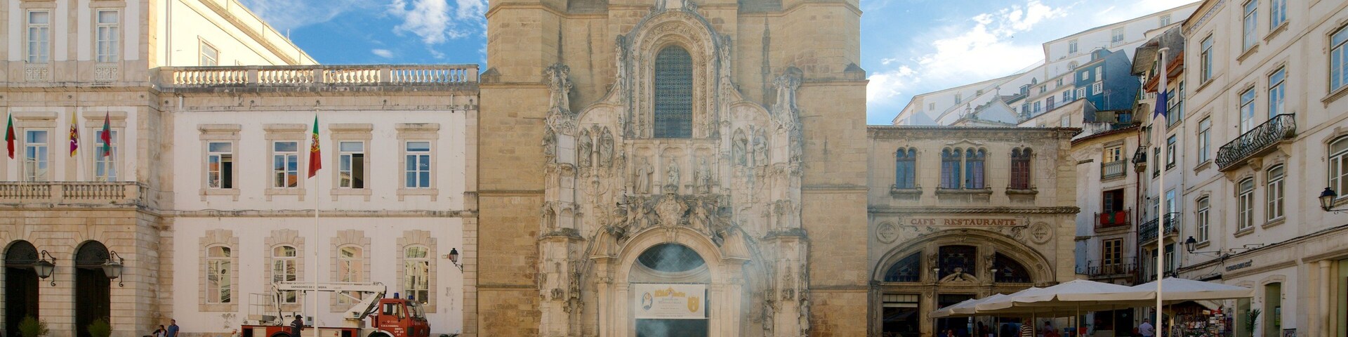 Santa Cruz Church featuring a square or plaza, heritage architecture and a church or cathedral
