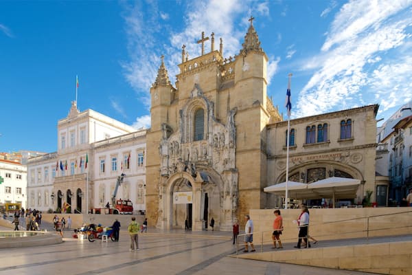 Igreja de Santa Cruz mit einem Platz oder Plaza, historische Architektur und Kirche oder Kathedrale
