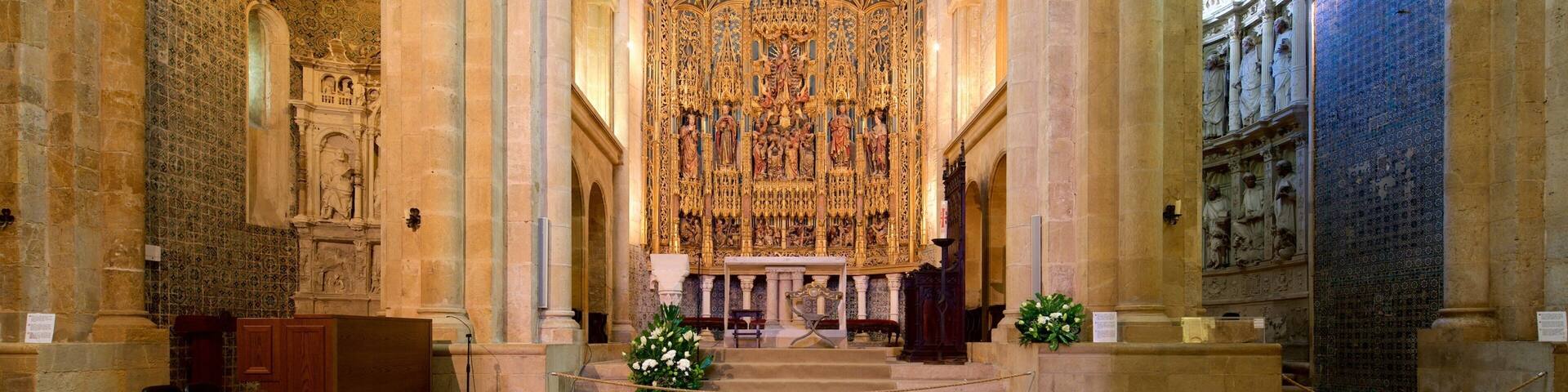 Velha Cathedral featuring interior views, heritage elements and a church or cathedral